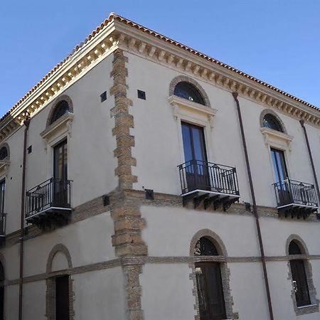 Hotel Palazzo Fortunato SantʼAgata di Militello Екстериор снимка