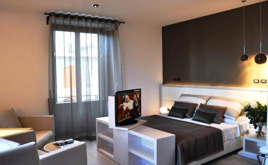 Hotel Palazzo Fortunato SantʼAgata di Militello Стая снимка