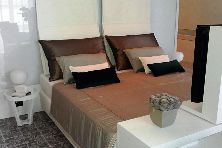 Hotel Palazzo Fortunato SantʼAgata di Militello Стая снимка
