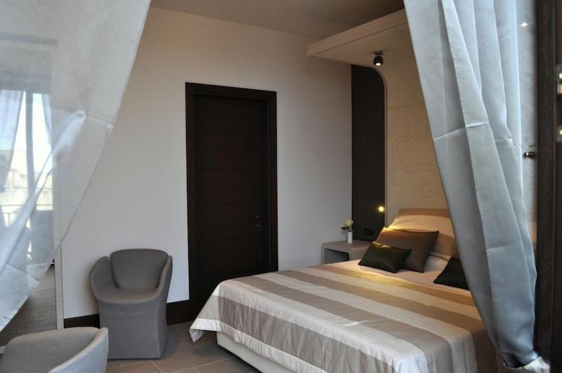Hotel Palazzo Fortunato SantʼAgata di Militello Стая снимка