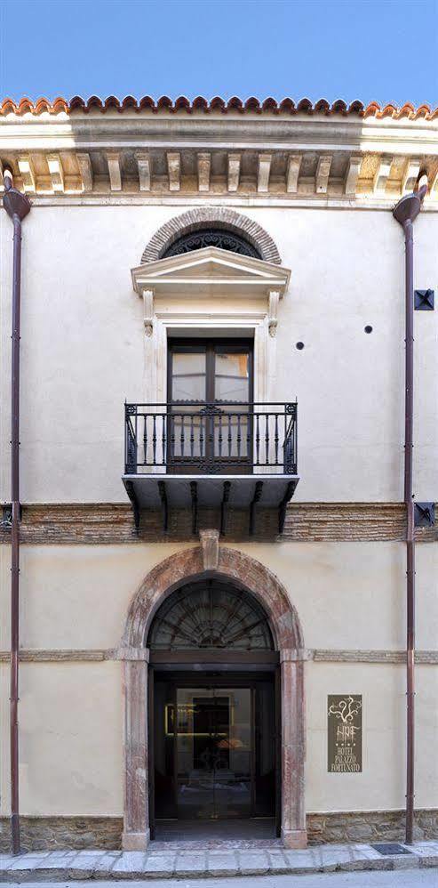 Hotel Palazzo Fortunato SantʼAgata di Militello Екстериор снимка